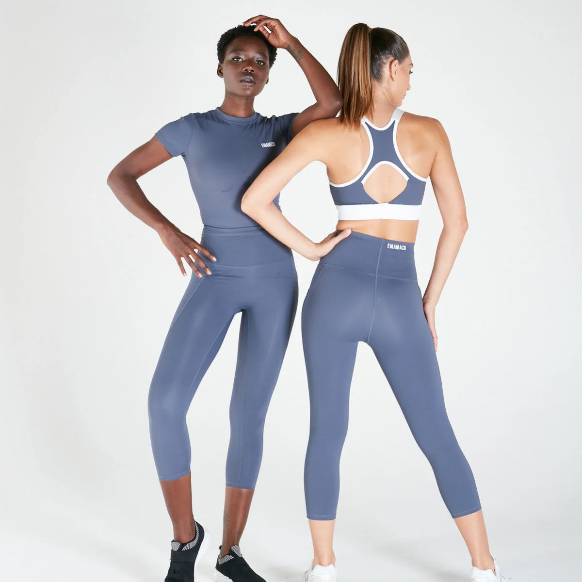 Athletic women’s blue-gray activewear set with 3/4 Shaper Move Leggings and pockets