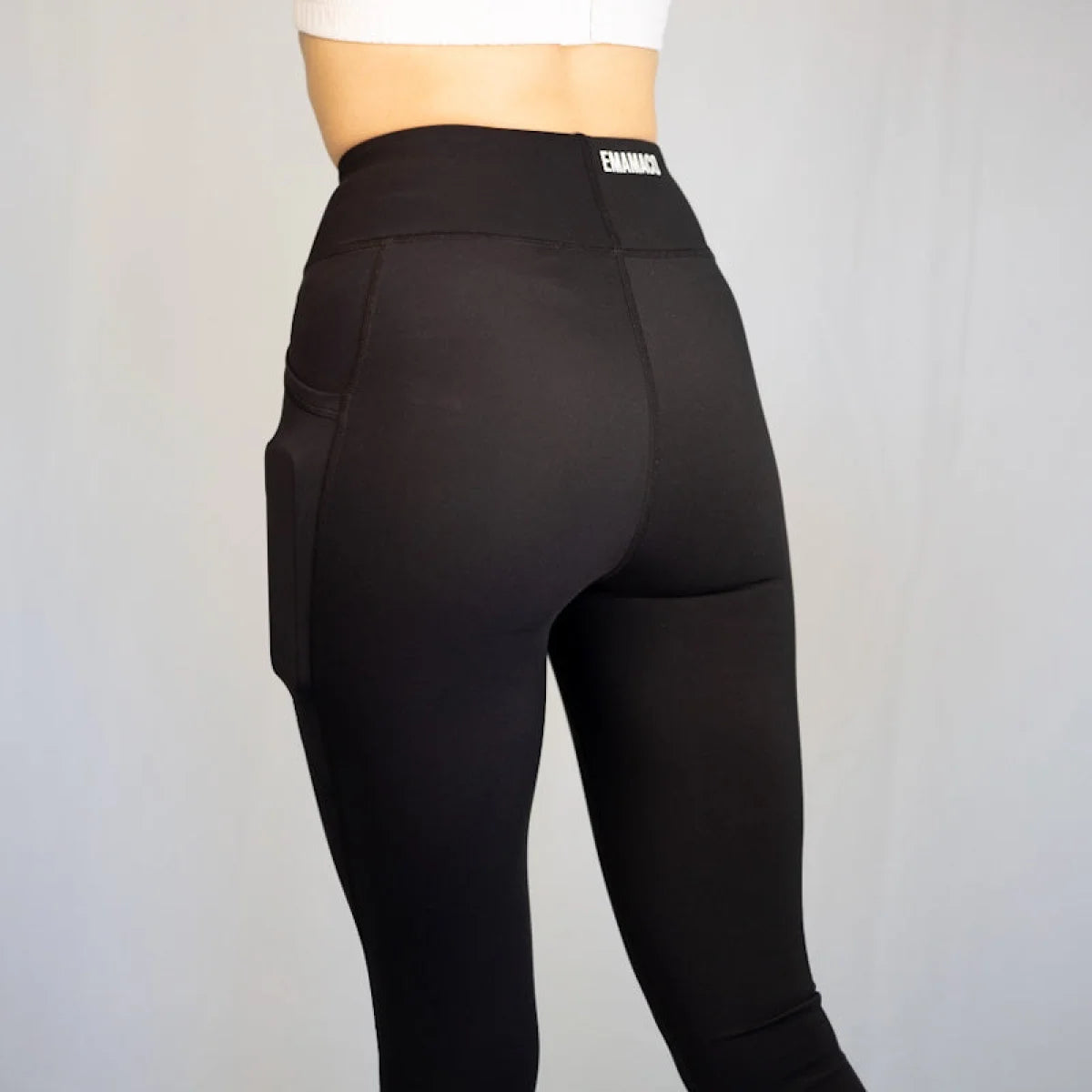 Black 3/4 Vibe leggings with pockets and a regular fit waistband for everyday wear