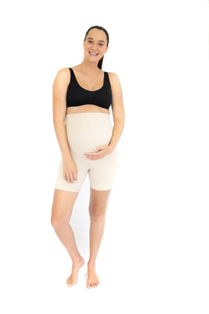 Pregnant woman in emama Maternity Bike Shorts and black sports bra enjoying pregnant life