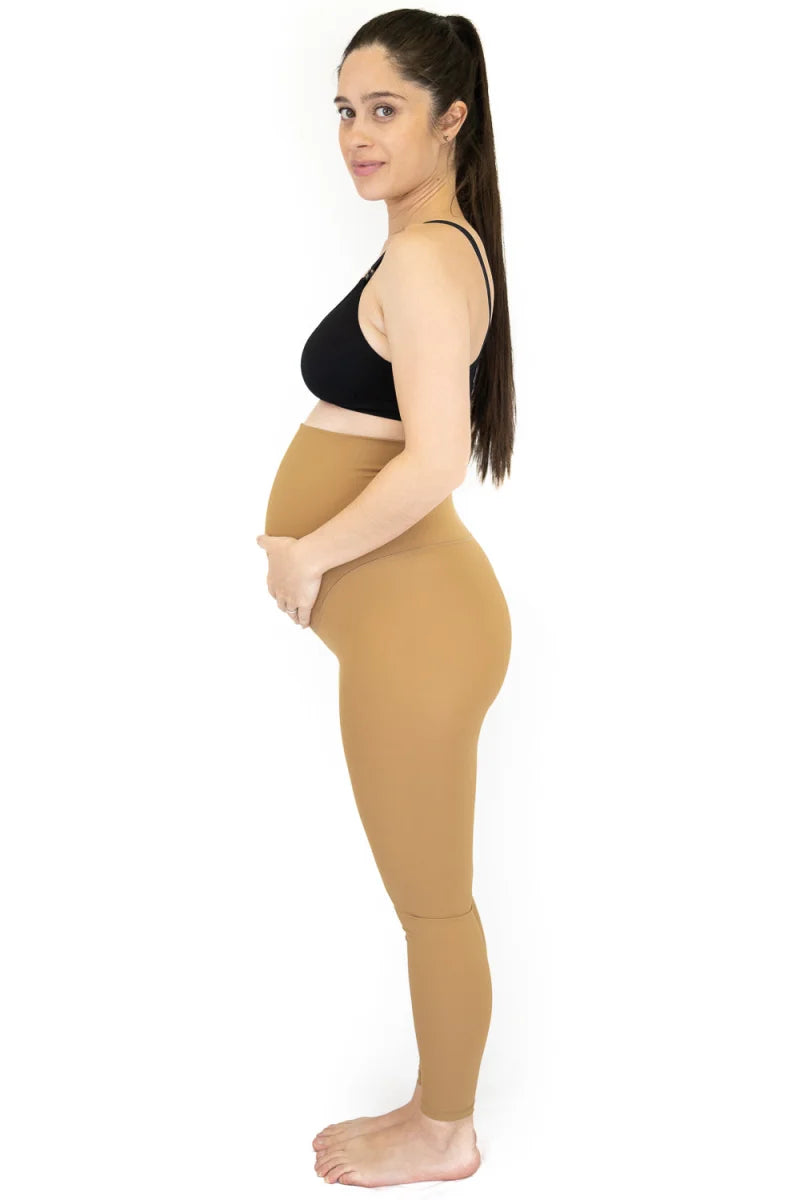 Pregnant woman in Emama Maternity Leggings in caramel during final sale