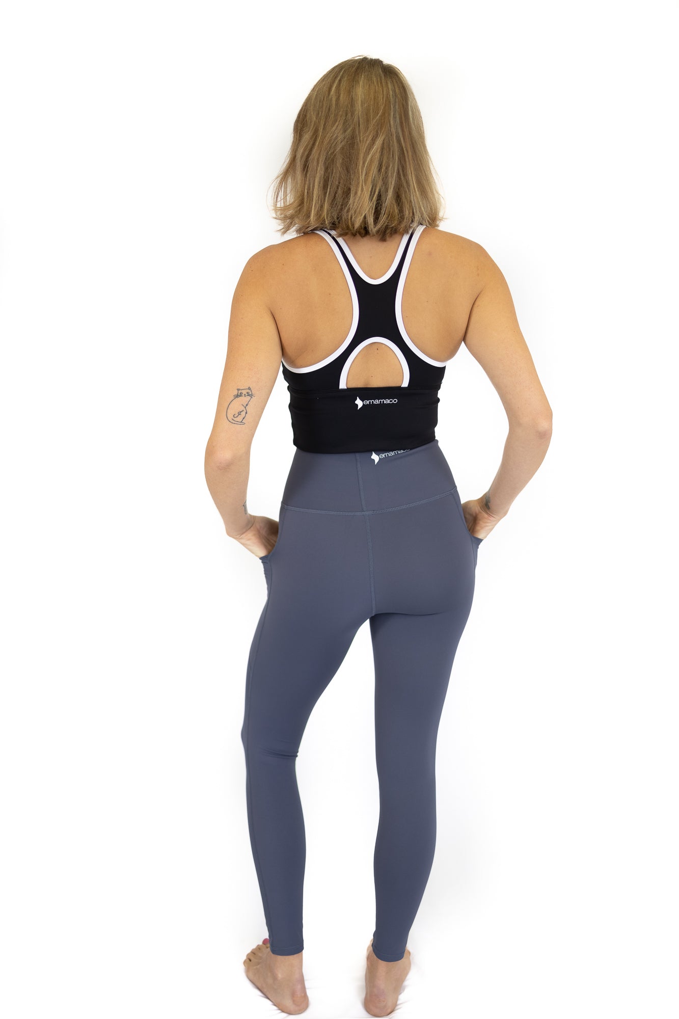 Woman in activewear Shaper Move Leggings with pockets, showcasing maternity shapewear