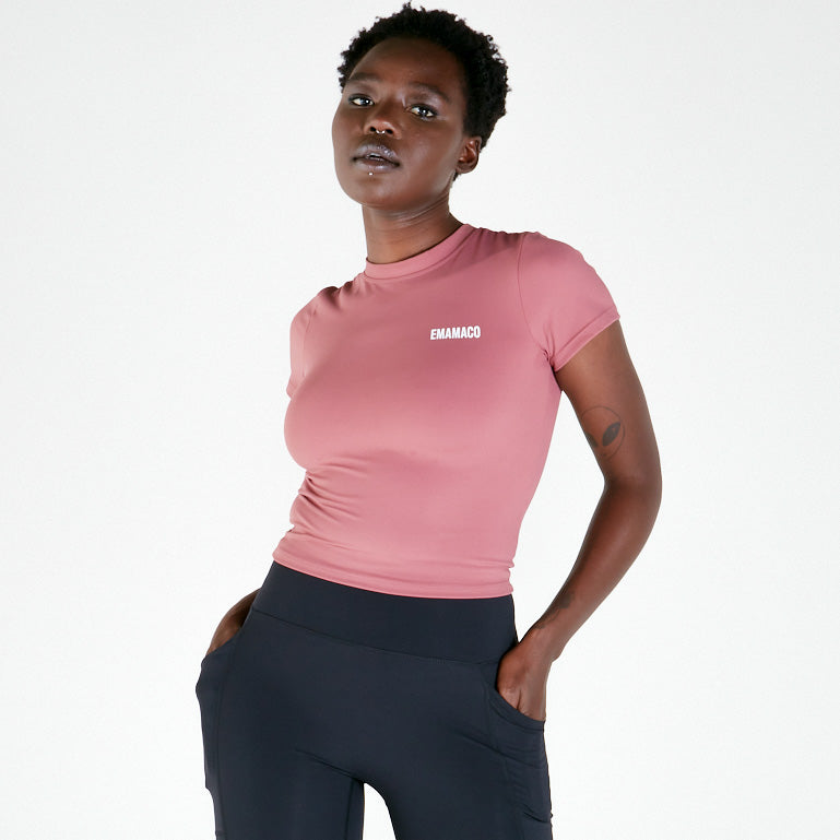 Person in pink TSHIRT - ROSE made of supaflex material, ideal for activewear or maternity